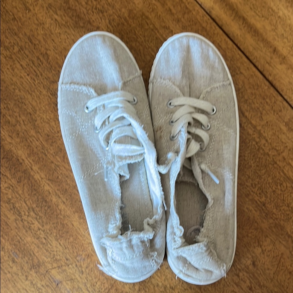 Madden Girl Women's Gray Sneakers